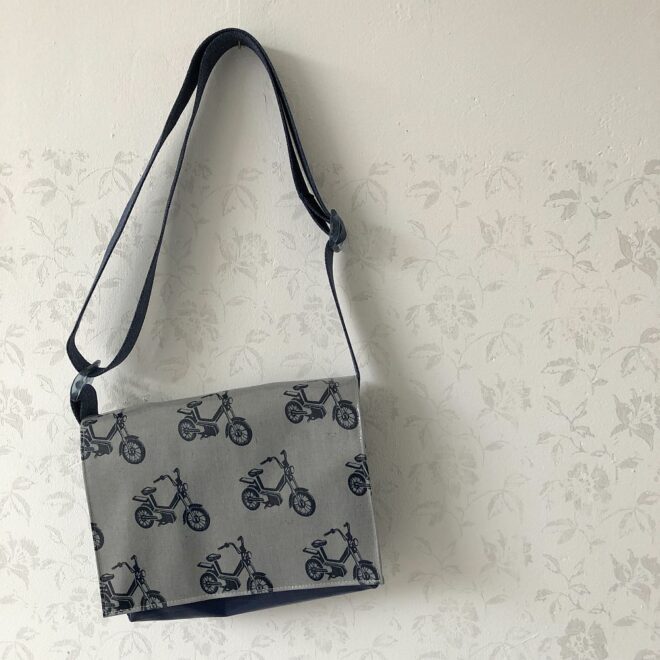 Tasche aus LKW-Plane im Retro-Look